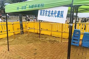 记者建议国足：踢韩国想推进到禁区挺难的，能否来脚惊天远射？